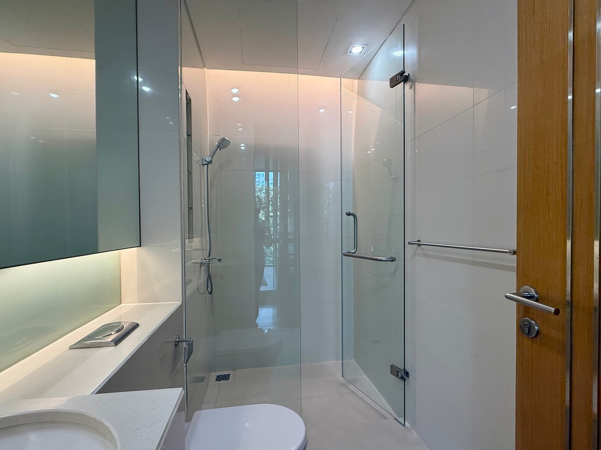 ให้เช่าคอนโดสุขุมวิท อโศก ทองหล่อ : คอนโดห้องใหญ่ 3 ห้องนอน พร้อมระเบียงกว้าง วิวสวน  ใกล้อโศกและพร้อมพงศ์