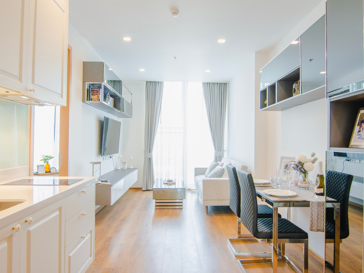 For RentCondoSukhumvit, Asoke, Thonglor : Corner Room 1 Bed with Bathtub Modern Style Good Location Close to BTS Phrom Phong 500 m. at Noble BE33 Condo / For Rent