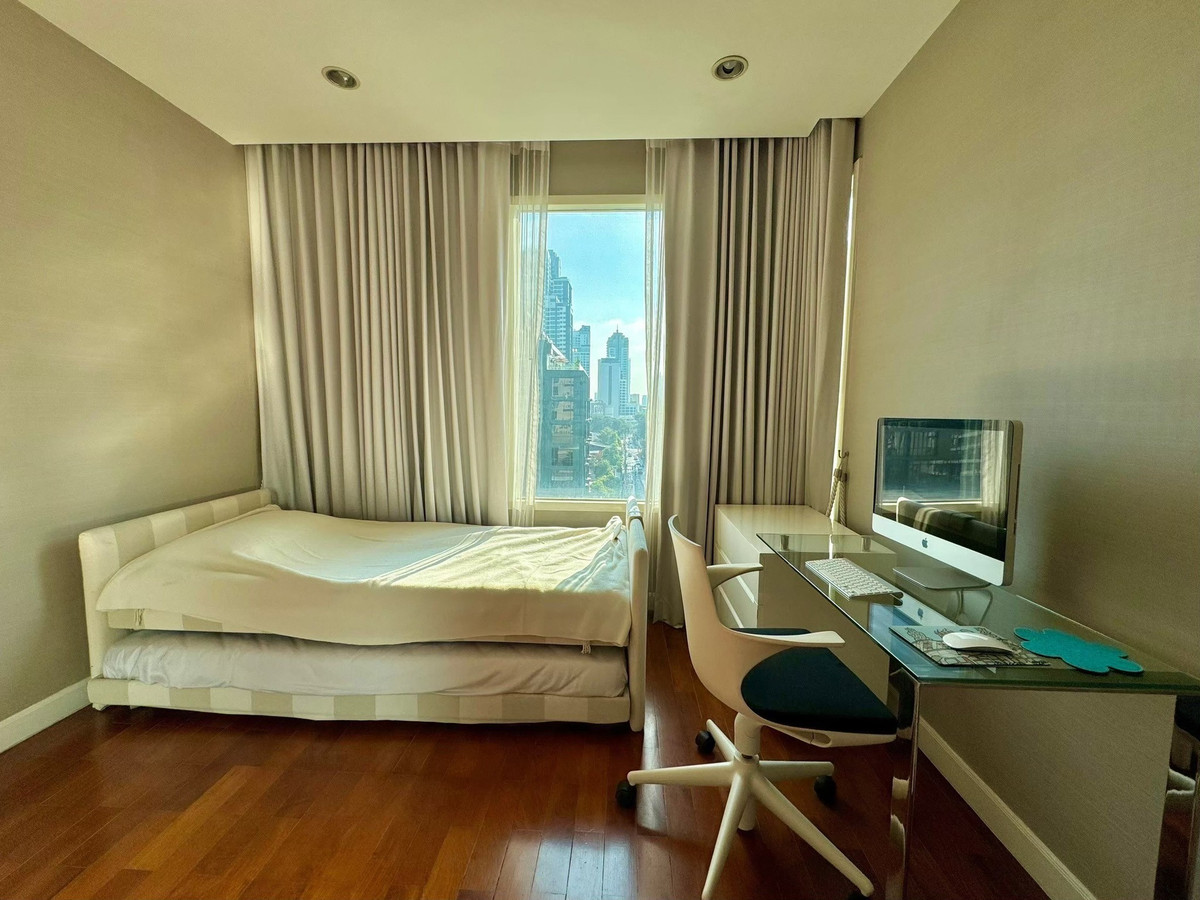 ให้เช่าคอนโดสุขุมวิท อโศก ทองหล่อ : ให้เช่าคอนโด บ้านสิริ 31 (Baan Siri 31) ใกล้ BTS พร้อมพงษ์ ใกล้ ห้างสรรพสินค้าชั้นนำ รายล้อมด้วยร้านอาหารชื่อดัง นานาชาติ ใกล้ EmQuartier และ EmSphere เพียง 600 เมตร