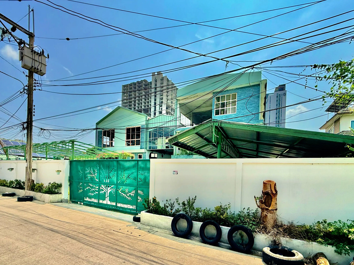 For RentOfficeRattanathibet, Sanambinna : 📢 [For Rent] Prime Office & Warehouse Complex – Rewadee Soi 7, near Nonthaburi Government Center! 🏢✨  Spacious area with versatile functions, perfect for a modern office, warehouse, or distribution center.