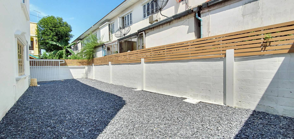 ขายทาวน์โฮมนนทบุรี บางใหญ่ บางบัวทอง :  282AGKI ทาวน์เฮาส์ 2 ชั้น ใกล้รถไฟฟ้า ราคาดี โซนบางบัวทอง บ้านสภาพดี พร้อมเข้าอยู่ 