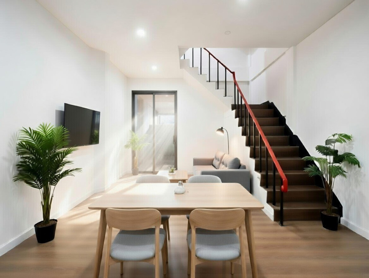 ให้เช่าทาวน์โฮมปิ่นเกล้า จรัญสนิทวงศ์ : ให้เช่า ทาวน์เฮาส์ 3 ชั้น ใกล้ MRT จรัญสนิทวงศ์ 13 เพียง 200 เมตร เดินถึงสถานี  ทำเลดีมาก เข้าเมืองสะดวก เหมาะอยู่อาศัยหรือทำโฮมออฟฟิศ ใกล้ตลาด ร้านอาหาร และสิ่งอำนวยความสะดวกครบ