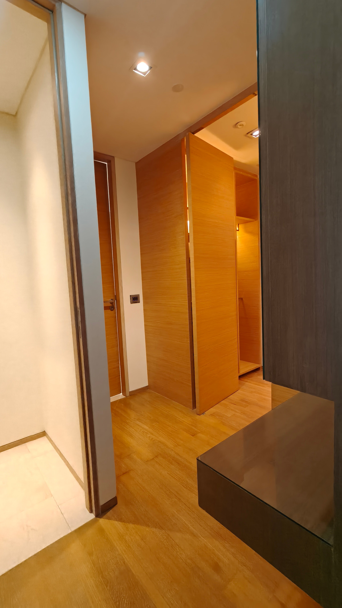 ขายคอนโดสีลม ศาลาแดง บางรัก : ขายคอนโดศาลาแดง เรสซิเดนซ์ 