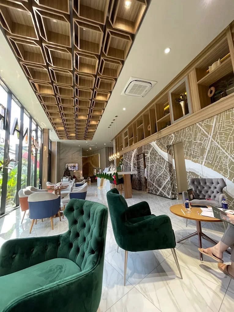 ให้เช่าคอนโดวงเวียนใหญ่ เจริญนคร : 🏙 Duplex เพดานสูง 4.4 ม. | ชั้น 17 วิวดี | พร้อมเข้าอยู่

🌊 ณ รีวา เจริญนคร (Na Reva Charoennakhon)
คอนโดดีไซน์โปร่ง โล่ง แยกสัดส่วนชัดเจน อยู่สบาย บรรยากาศเงียบสงบ
