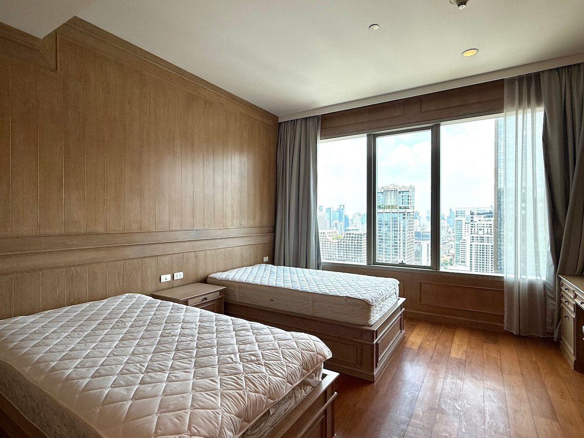 ให้เช่าคอนโดวิทยุ ชิดลม หลังสวน : คอนโด 4 ห้องนอน พื้นที่กว้างขวาง อยู่ใกล้สยามสแคว