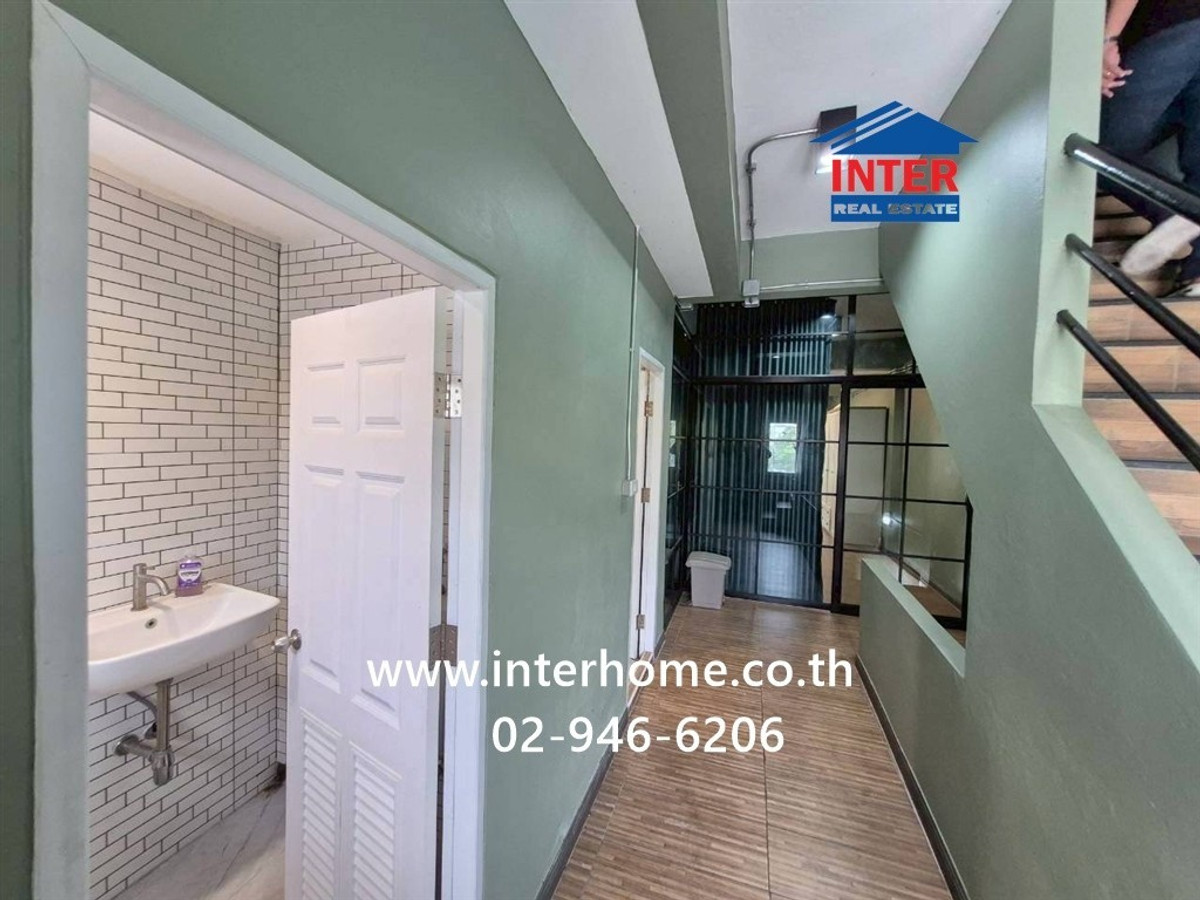 ขายอาคารพาณิชย์นวมินทร์ รามอินทรา : อาคารพาณิชย์ 4.5 ชั้น 18 ตร.ว. อาคารพาณิชย์ ใกล้โรงพยาบาลสินแพทย์ รามอินทรา ซอยรามอินทรา52/1 ถนนรามอินทรา ถนนนวมินทร์ เขตบึงกุ่ม กรุงเทพมหานคร