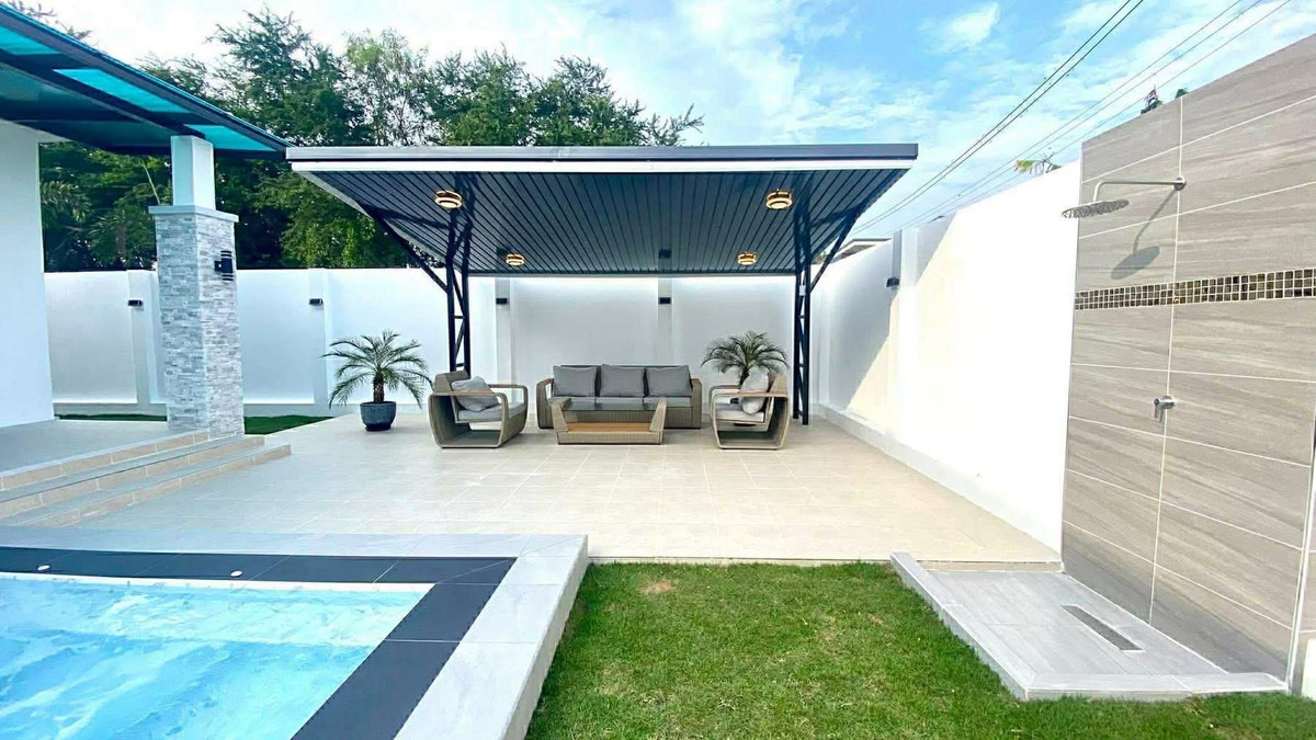 For SaleHousePattaya, Bangsaen, Chonburi : Luxury Pool Villa for Sale Huai Yai, Brand New House with Private Pool Near Sukhumvit Road and Jomtien Beach, Ideal for Investment and Daily Rental