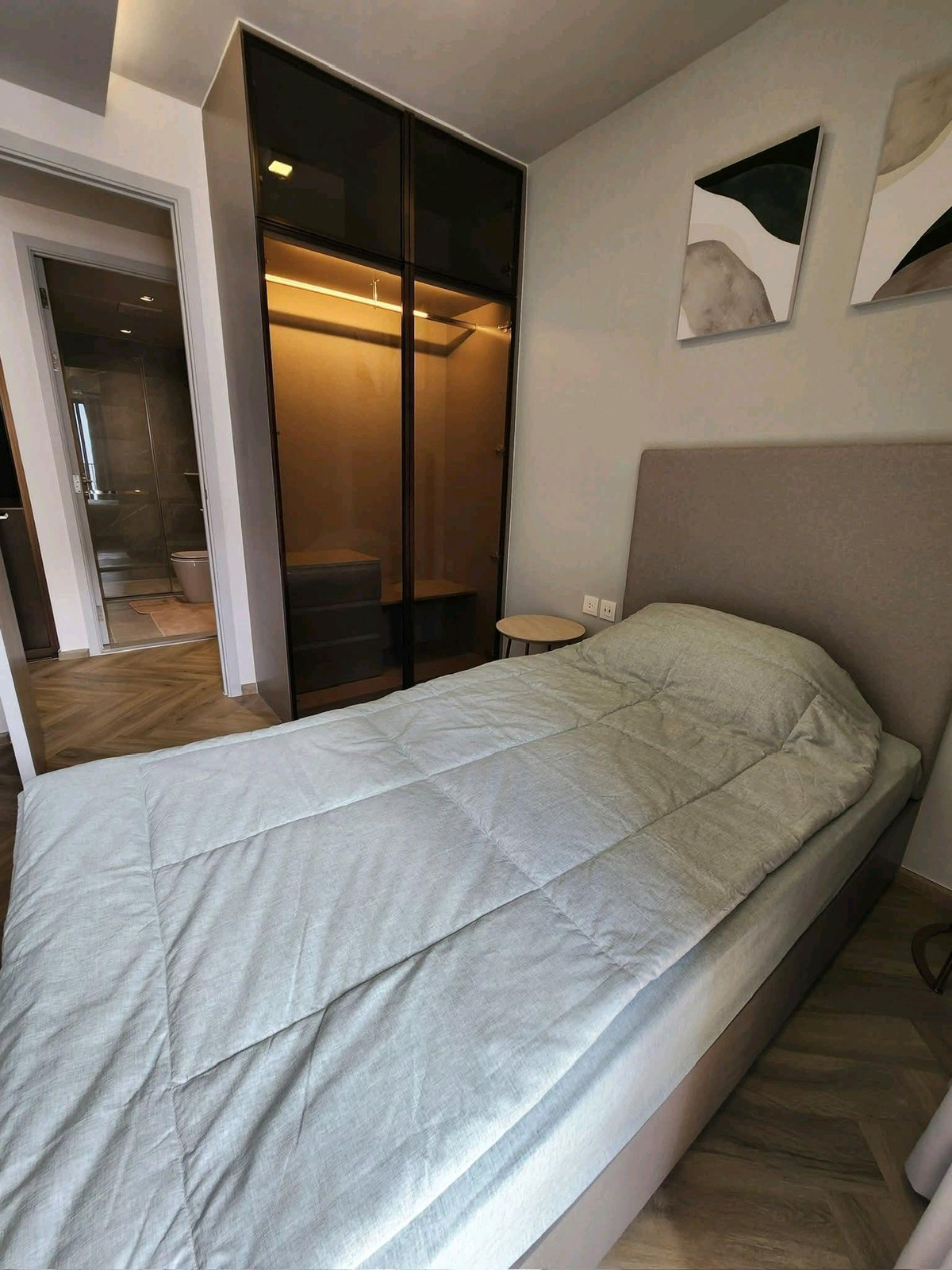 For RentCondoSukhumvit, Asoke, Thonglor : ✨ Minimal Luxury condo in the heart of Thonglor, corner room, pool view, good atmosphere, convenient travel ✨