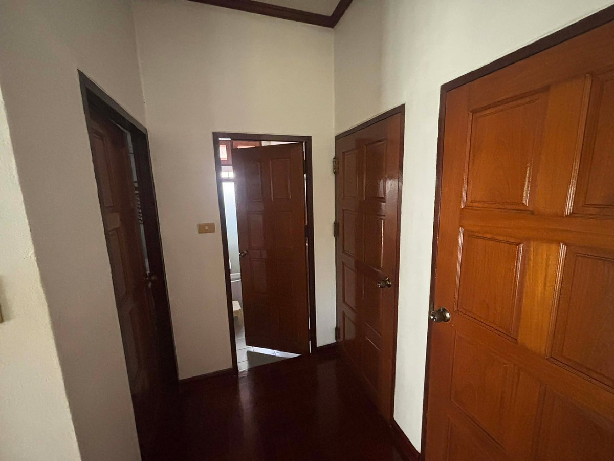 For SaleHouseSukhumvit, Asoke, Thonglor : ᚱ Single house for sale ✅4 bedrooms 🔥5 minutes to Ekkamai 🔥 Phakamas Village, Sukhumvit 71 (Pridi 14), 1 maid's room, 2 car parking spaces, 67 sq m., near BTS Phra Khanong.