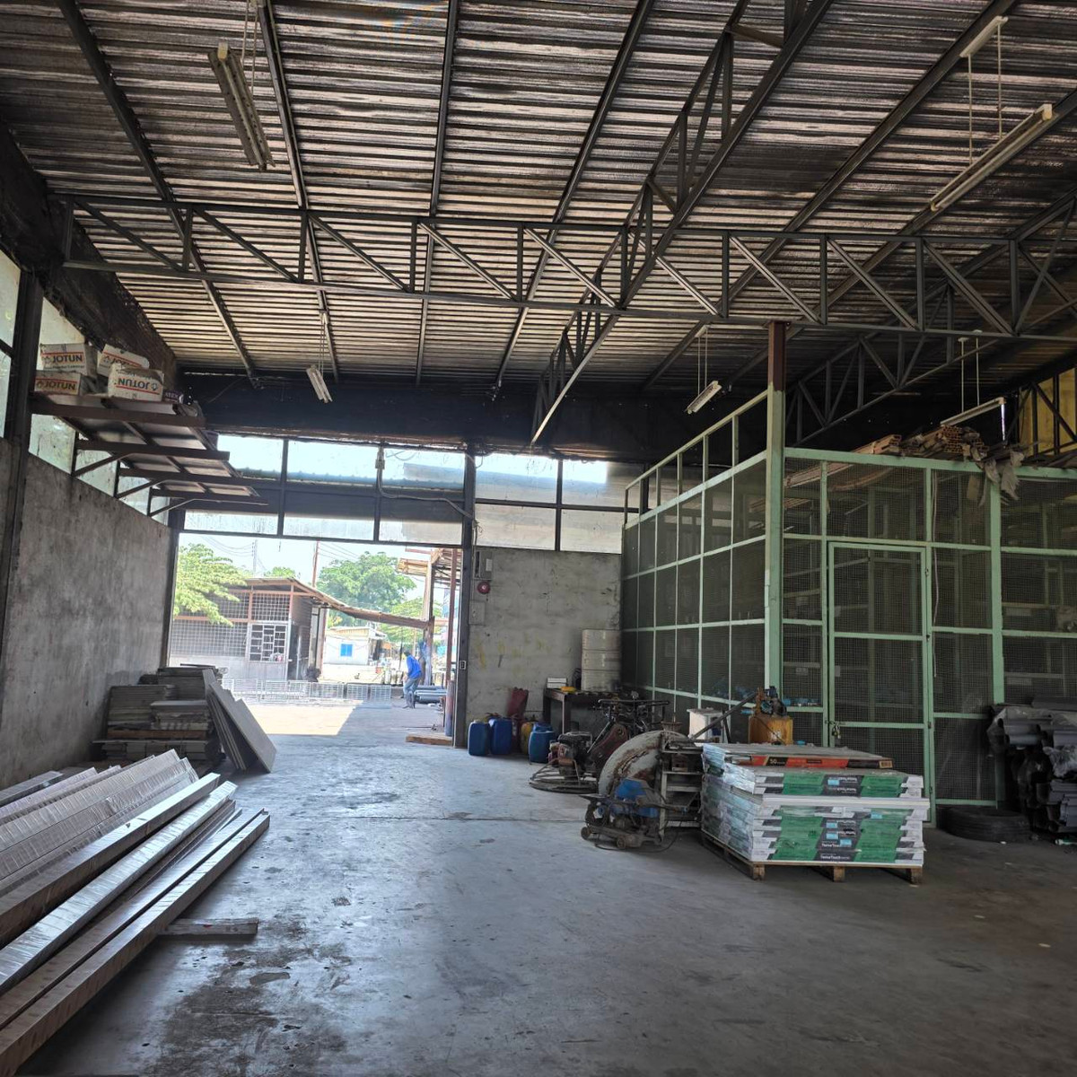 For SaleFactoryNonthaburi, Bang Yai, Bangbuathong : Land for sale with warehouse, factory, office and worker housing, price only 48 million baht.