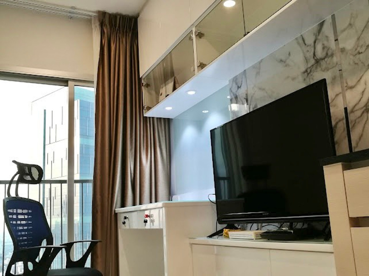 ให้เช่าคอนโดรัชดา ห้วยขวาง : ให้เช่าคอนโด : โนเบิล รีวอล์ฟ รัชดา2 1 ห้องนอน ห้องสวย  บิวท์อินจัดเต็ม เฟอร์ครบ ติดMRTศูนย์วัฒนธรรม ห้องสวยมาก 🔥🔥🔥(Noble Revolve Ratchada2) 