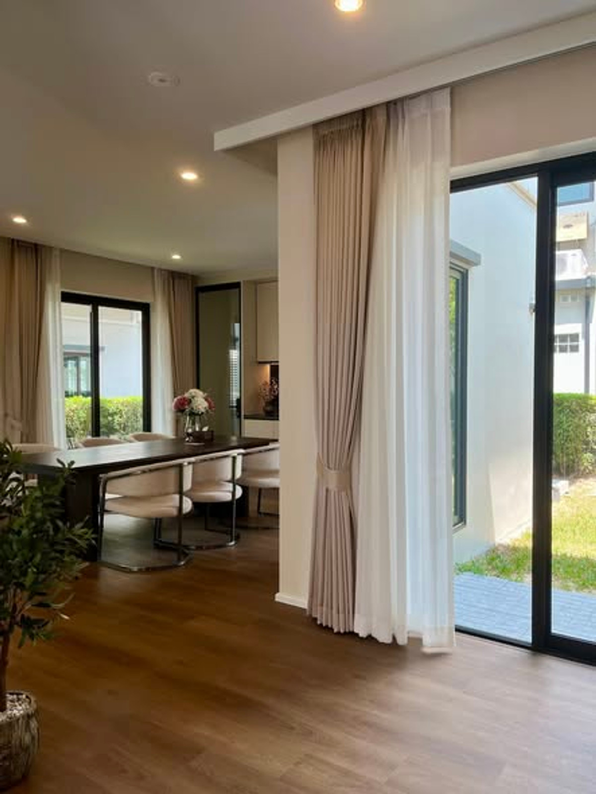 ให้เช่าบ้านบางนา แบริ่ง ลาซาล : (ให้เช่า) ** บ้านเดี่ยว วีวัลดี บางนา VIVALDI Bangna บ้านหรูพร้อมคอร์ทยาร์ดส่วนตัว ใกล้ Mega บางนา **