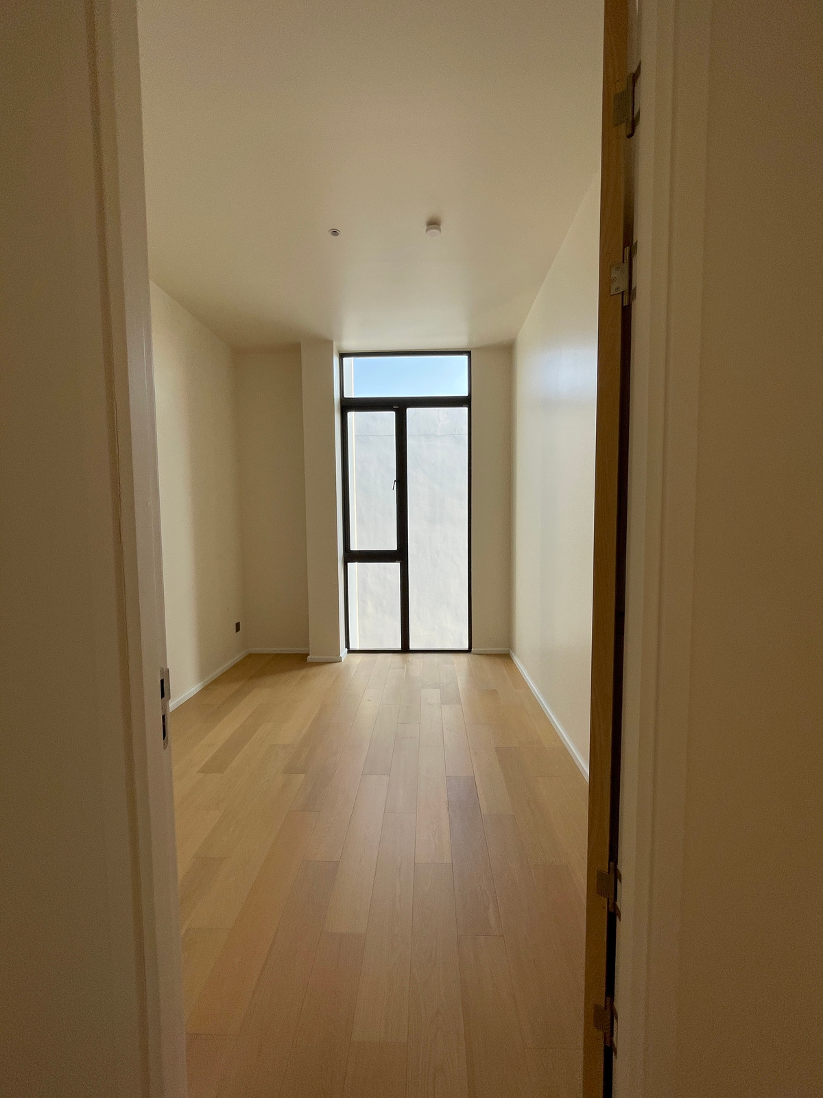 ขายบ้านเลียบทางด่วนรามอินทรา : 🔥 EXCLUSIVE PROMOTION 🔥โอกาสสุดท้ายในการครอบครองในราคาพิเศษที่สุด [ขาย] 💎 Ultra Luxury Show Unit | ELIVA Ekkamai - Eastville 💎 บ้านเดี่ยวหรู 3 ชั้น ดีไซน์ Mid-Century Modern — ความเป็นส่วนตัวสูงสุดเพียง 4 ยูนิตในโครงการ!