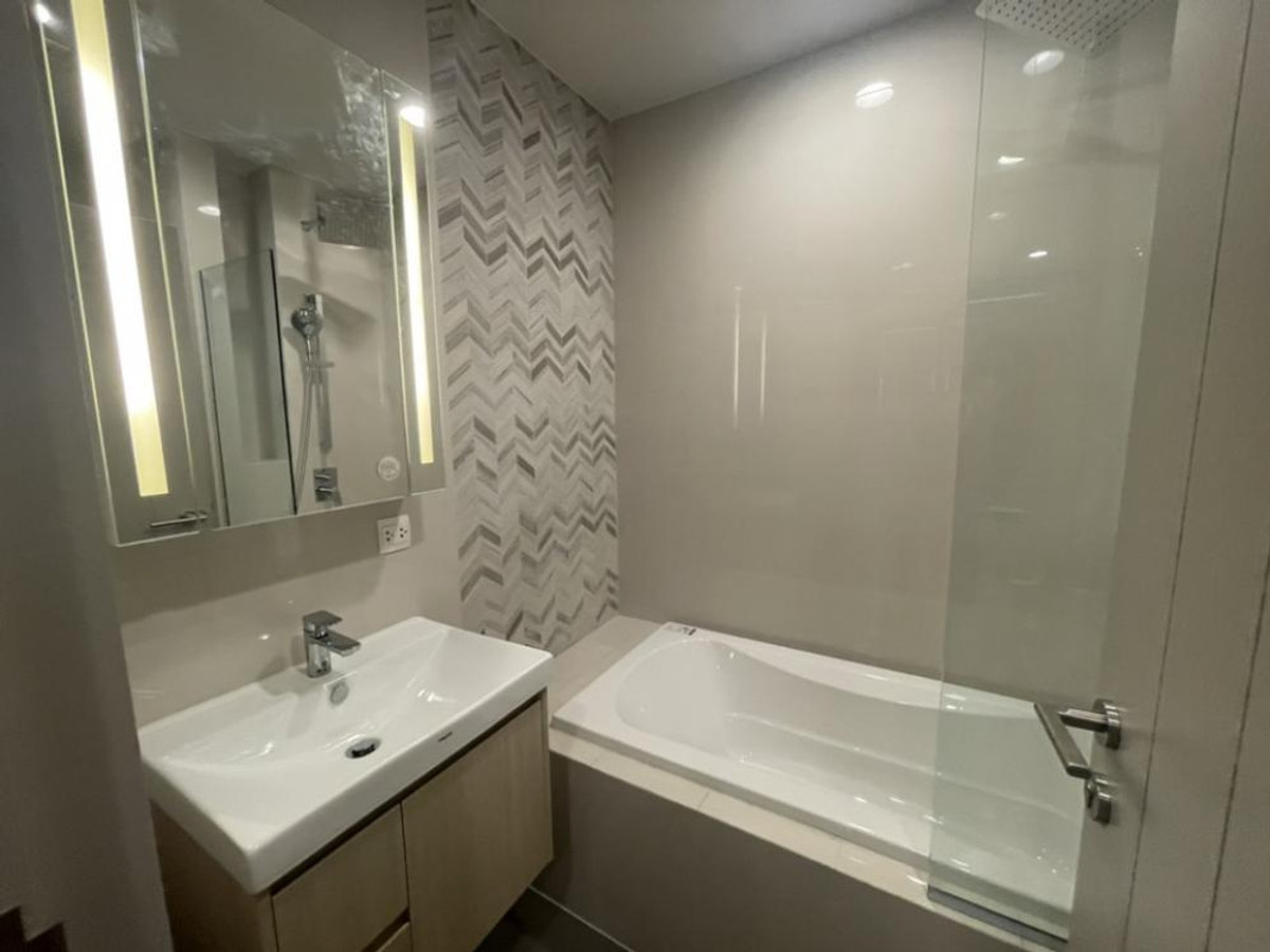 For RentCondoSukhumvit, Asoke, Thonglor : !! Beautiful room for rent, Condo Oka Huas Sukhumvit 36, near BTS Thonglor.