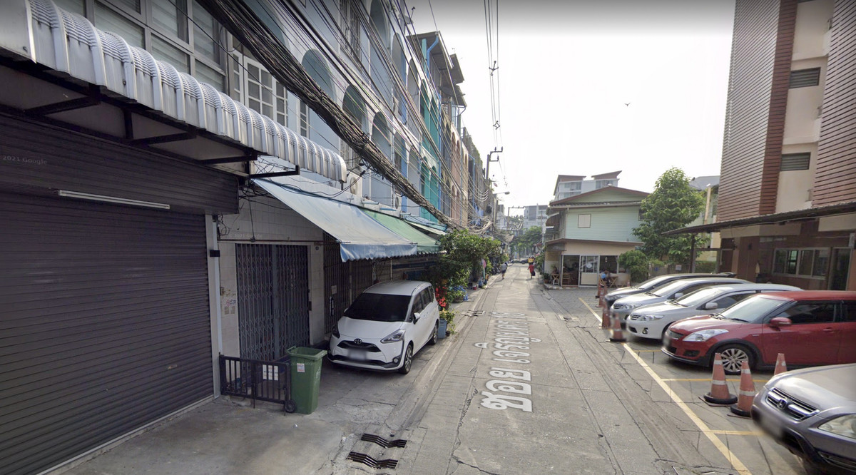 Shop HouseWongwianyai, Charoennakor : Shophouse for sale, Charoen Nakhon 18, commercial building, 1 unit, 4 floors + roof deck, steel frame, 300 sq m., 15 sq m, Khlong San, BTS Krung Thon Buri, iconsiam, Sena Fest, Renovated already.