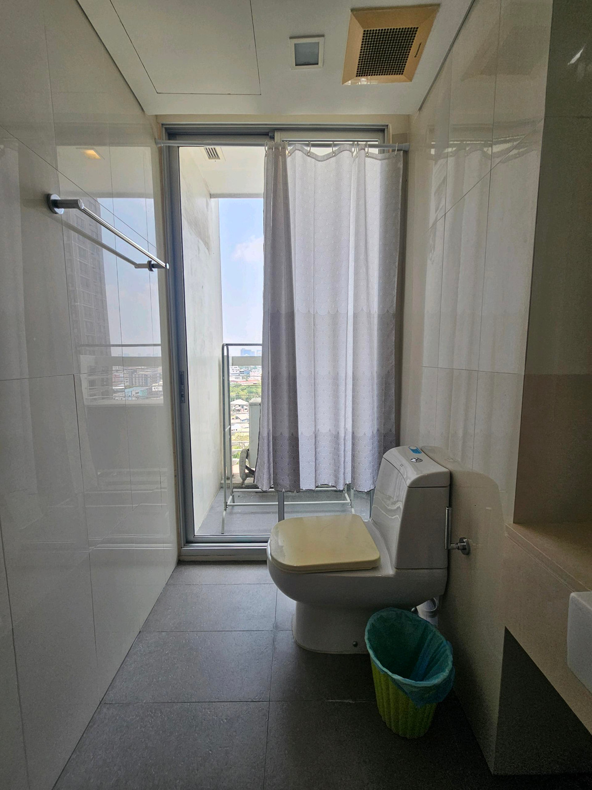 ให้เช่าคอนโดอ่อนนุช อุดมสุข : 🔥ให้เช่า🔥Le Luk Condo ใกล้ BTS พระโขนง ห้อง Studio 39 ตรม. ชั้น 14 พร้อมเข้าอยู่! 