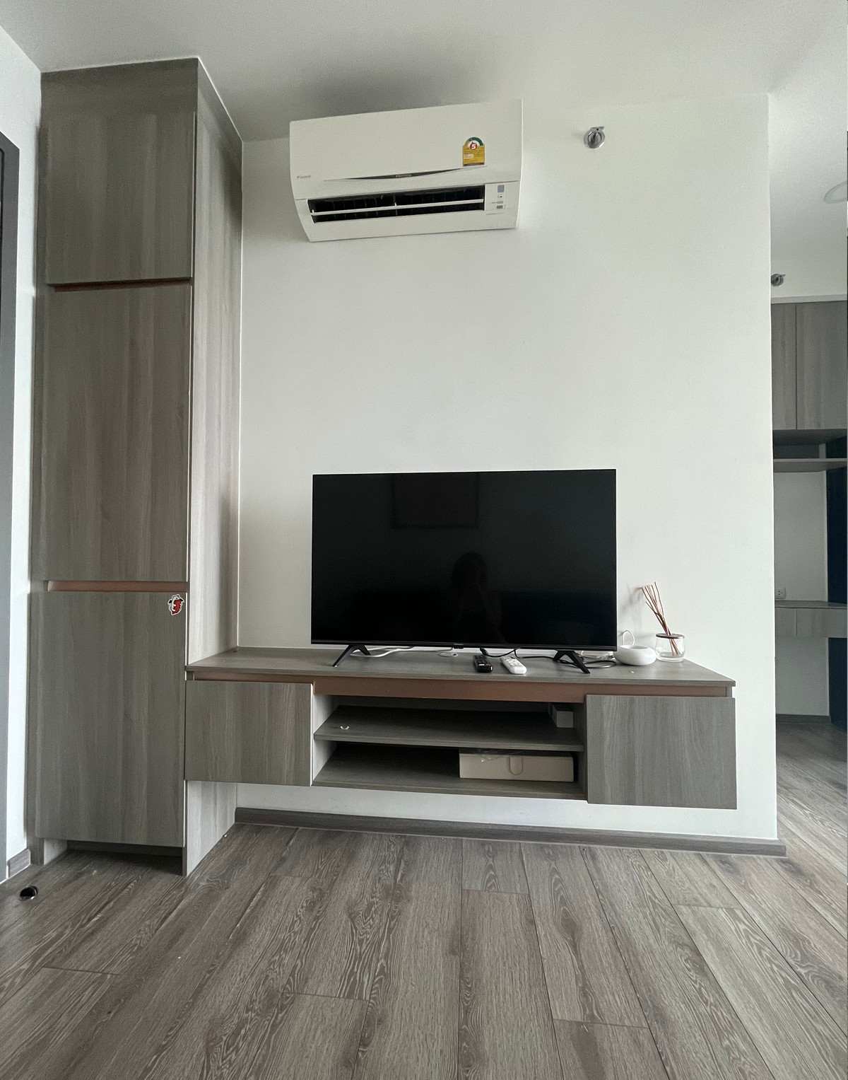 ให้เช่าคอนโดบางนา แบริ่ง ลาซาล : ไนท์บริดจ์ คอลลาจ สุขุมวิท 107 | ชั้นสูง ใกล้ BTS แบริ่ง 10,000 บาท / เดือน