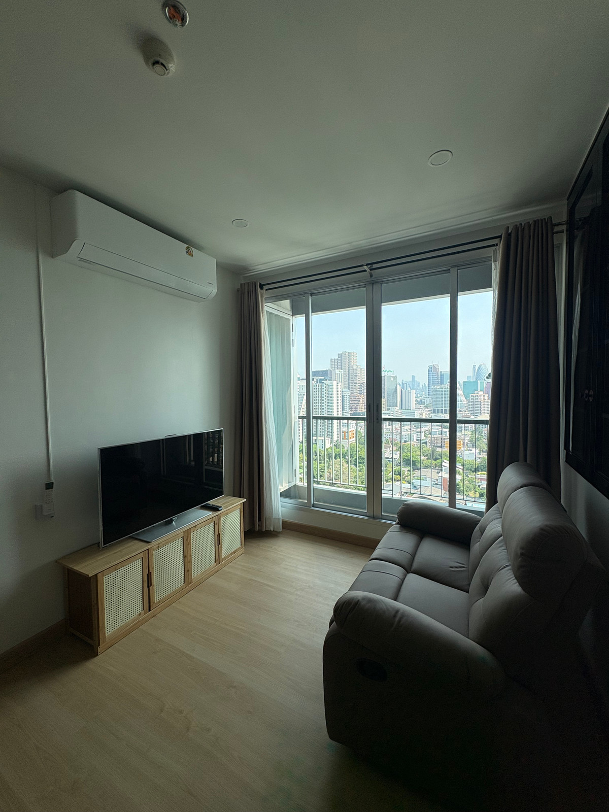 ให้เช่าคอนโดสะพานควาย จตุจักร : 🔥ห้องสวย🔥Rhythm Phahon ari 💫45 Sqm 1B1B💫23,000 บาท มีหลายห้องสนใจติดต่อนัดชม พัตเตอร์ 0928895628 line:plustor_ss