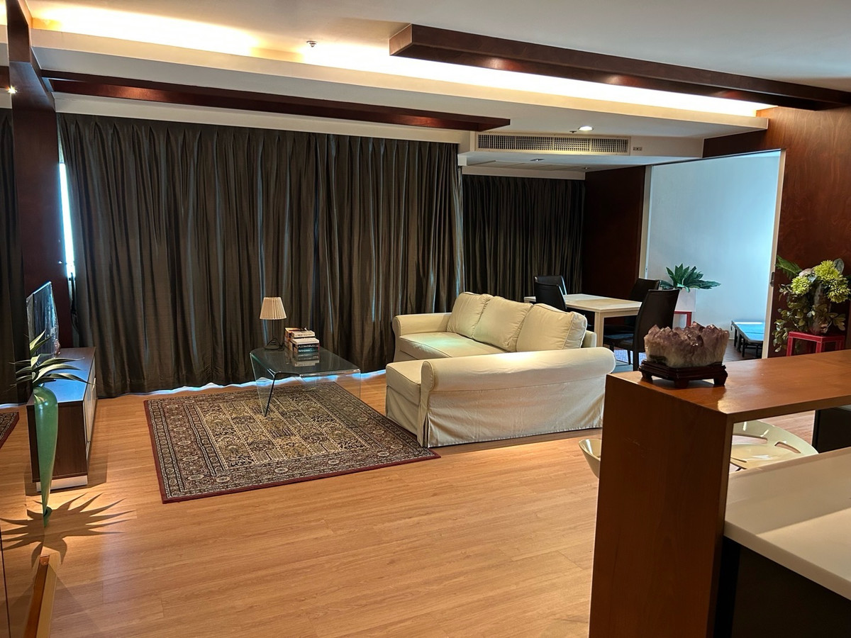 For RentCondoSathorn, Narathiwat : 💎 Rare Find! The Most Stunning Unit in Sathorn Gardens 💎 105 sq.m. – Massive Space! Feel the "single-house" vibe in the heart of Sathorn for only 40,000 THB.