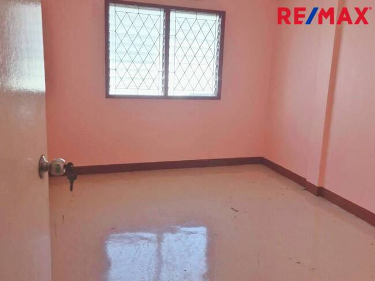 For SaleTownhomeBang kae, Phetkasem : House for sale, Nisa Phetkasem 69, Project 1, private zone, good structure, already painted, special price.