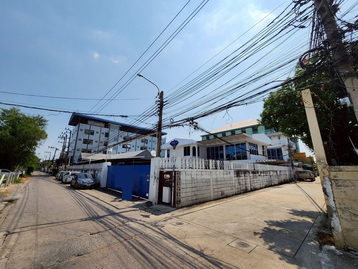 ขายบ้านนวมินทร์ รามอินทรา : ขายที่ดินพร้อมบ้านออฟฟิศ 378 ตร.วา แปลงมุม ติดรถไฟฟ้าสายสีชมพู สถานี กม.6 