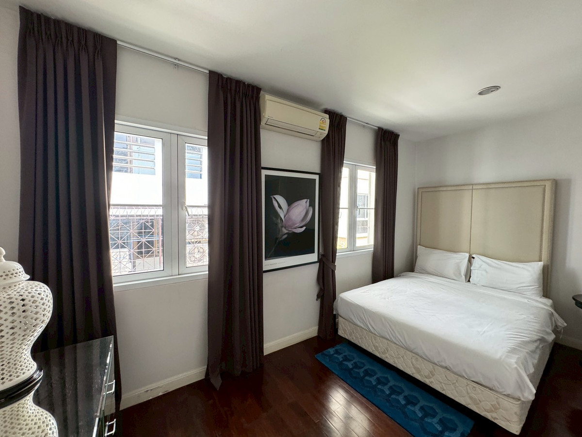 For RentTownhomeSukhumvit, Asoke, Thonglor : Townhouse in a private compound with a peaceful, green environment, located near BTS & MRT Asok ** NO CO-AGENT ** 