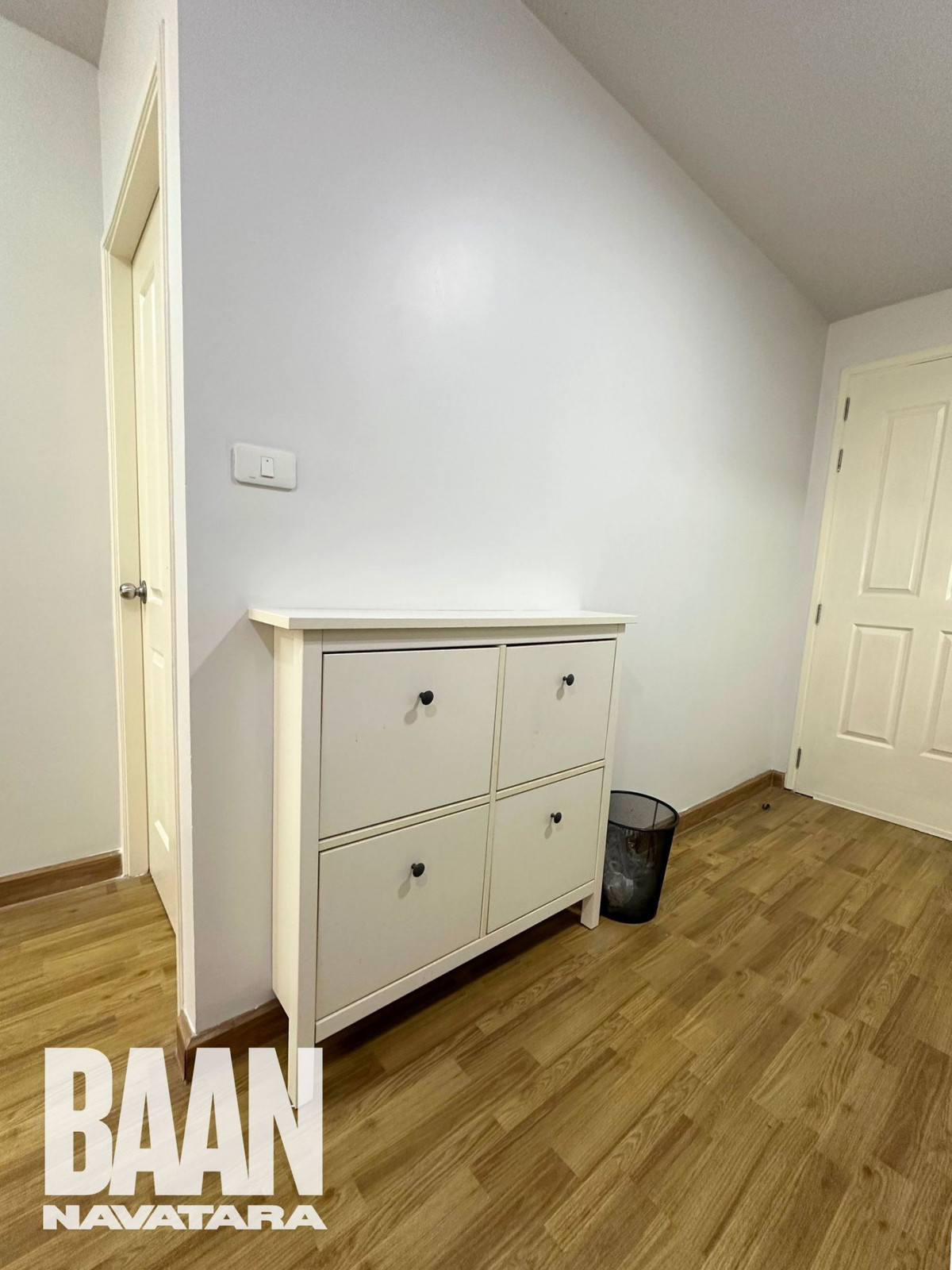 ให้เช่าคอนโดเกษตร นวมินทร์ ลาดปลาเค้า :  คอนโดบ้านนวธารา 61ตรม. ชั้น1 ห้องอยู่บริเวณหัวมุม เงียบสงบ  ถเข้าได้ 2 ทาง หน้าห้อง เข้าจากที่จอดรถ และ หลังห้อง ออกไปเป็นสระว่ายน้ำและ fitness