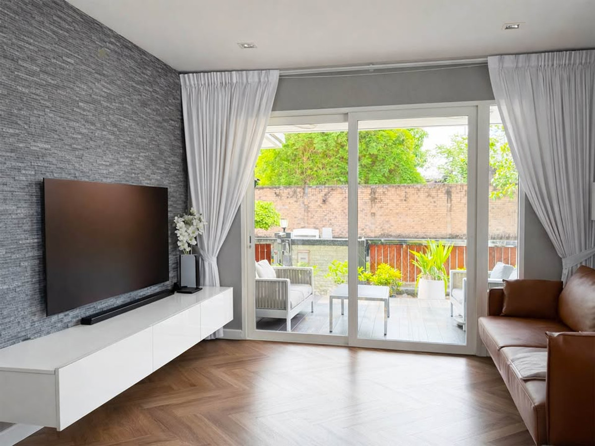 For SaleHousePattanakan, Srinakarin : 🏡 Only 6 Million Baht!! Detached House for Sale Golden Village On Nut 65