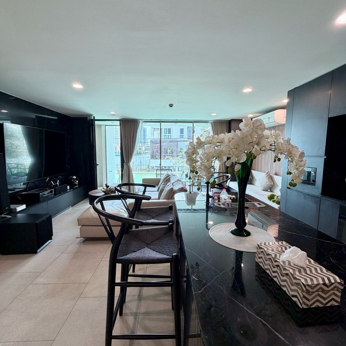 For SaleHome OfficeSapankwai,Jatujak : For sale 🏢 Luxurious 5-story home office with elevator + private swimming pool.
Saphan Khwai - Ari location | Modern Luxury design