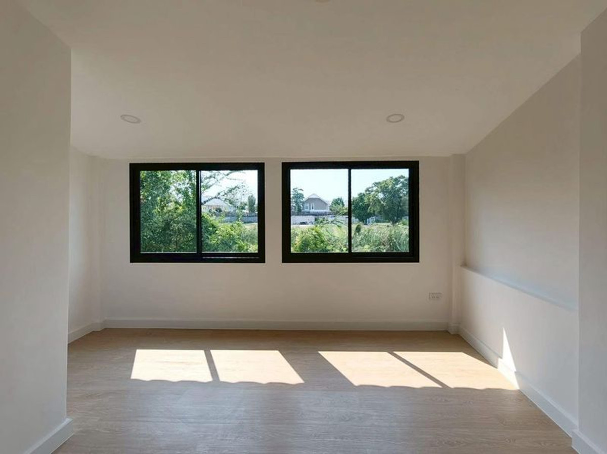 ขายทาวน์โฮมมีนบุรี-ร่มเกล้า : ขายทาวน์โฮม 2 ชั้น หมู่บ้านปรีชา 11 มีนบุรี (Preecha 11 Minburi) ขนาด 16 ตารางวา 2 ห้องนอน ใกล้ MRT สายสีชมพูสถานีเศรษฐบุตรบําเพ็ญ ตกแต่งใหม่ พร้อมอยู่ แขวงมีนบุรี เขตมีนบุรี กรุงเทพมหานคร