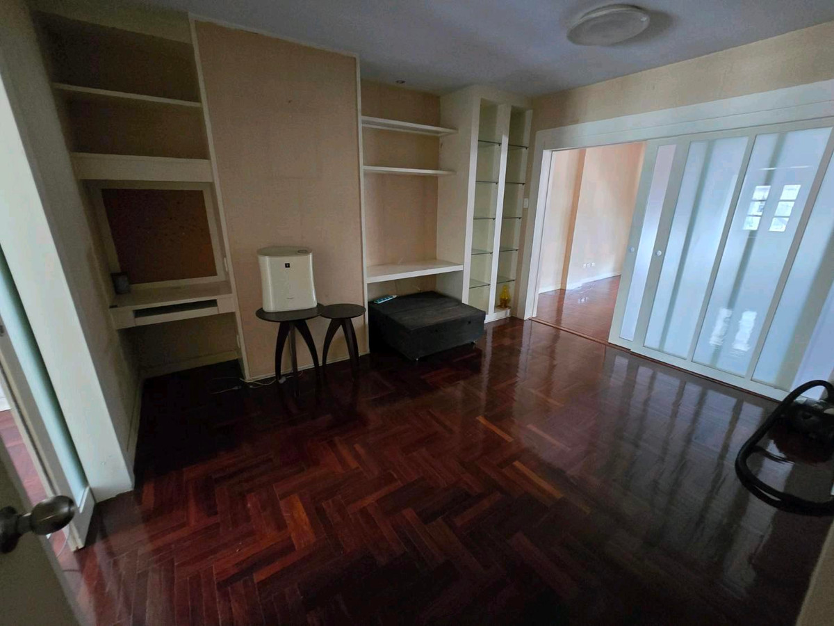 For SaleTownhomeLadprao101, Happy Land, The Mall Bang Kapi : Townhome - Saran Phruek Ladprao 130, 1 BR Available for Sale, Corner Unit, Near MRT Yellow Line : Lat Phrao 101