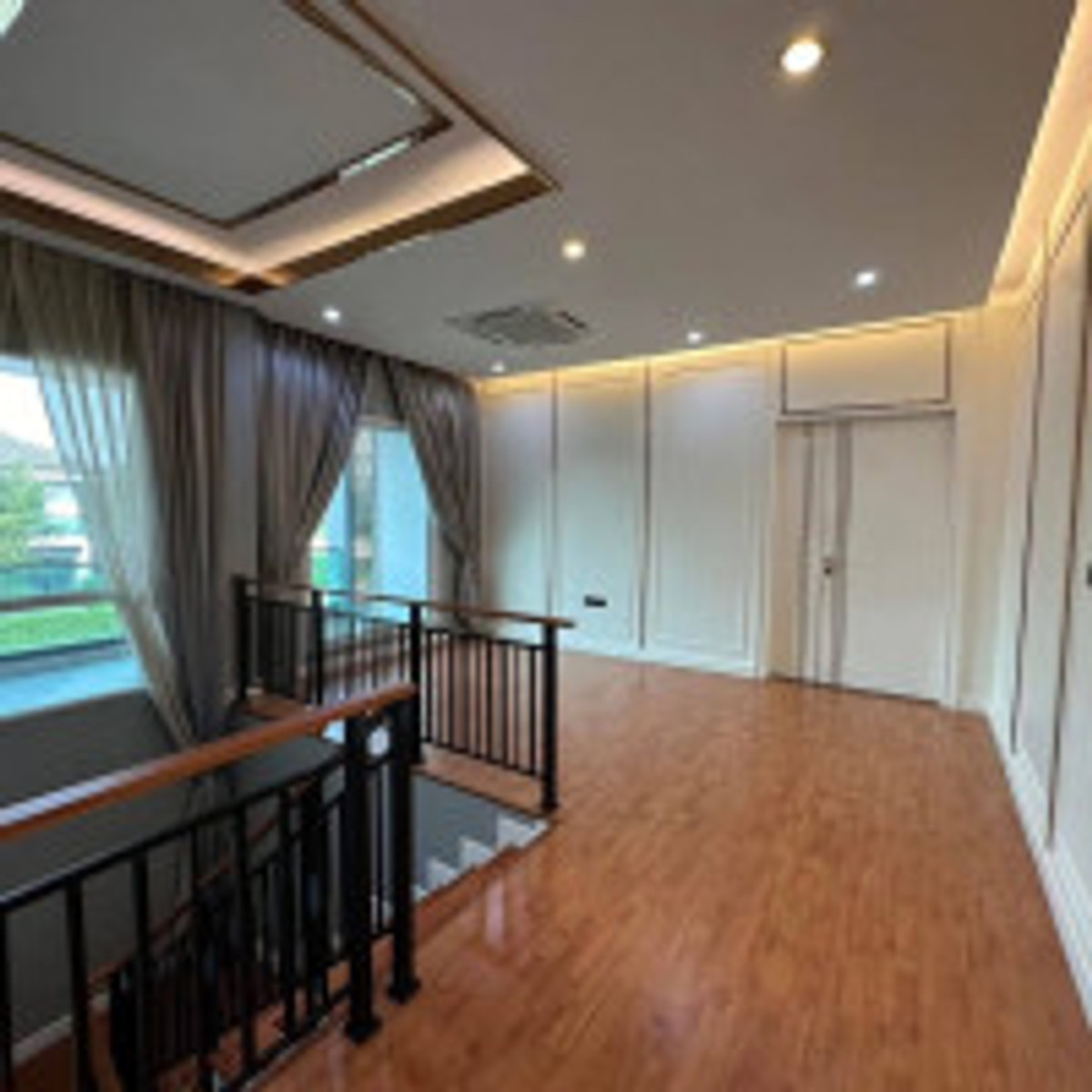 HousePinklao, Charansanitwong : Sell/rent a luxury house, The Grand Pinklao (De Pine zone), large house, 400 sq m, 3 bedrooms, 4 bathrooms, 21.5 million (rent 150,000), land width 118 sq m, furniture + complete set of electrical appliances, near Mahidol University.