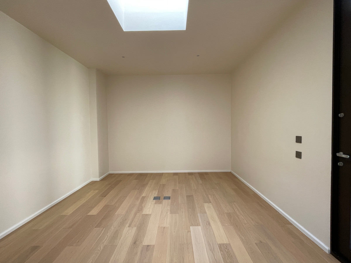 ขายบ้านเลียบทางด่วนรามอินทรา : 🔥 EXCLUSIVE PROMOTION 🔥โอกาสสุดท้ายในการครอบครองในราคาพิเศษที่สุด [ขาย] 💎 Ultra Luxury Show Unit | ELIVA Ekkamai - Eastville 💎 บ้านเดี่ยวหรู 3 ชั้น ดีไซน์ Mid-Century Modern — ความเป็นส่วนตัวสูงสุดเพียง 4 ยูนิตในโครงการ!