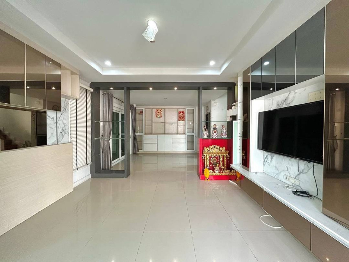 For SaleHousePathum Thani,Rangsit, Thammasat : Single house for sale, Bella Wongwaen - Lumlukka Klong 3, size 60 sq m, in front of the house does not collide with anyone, Bella Wongwaen - Lumlukka Klong 3