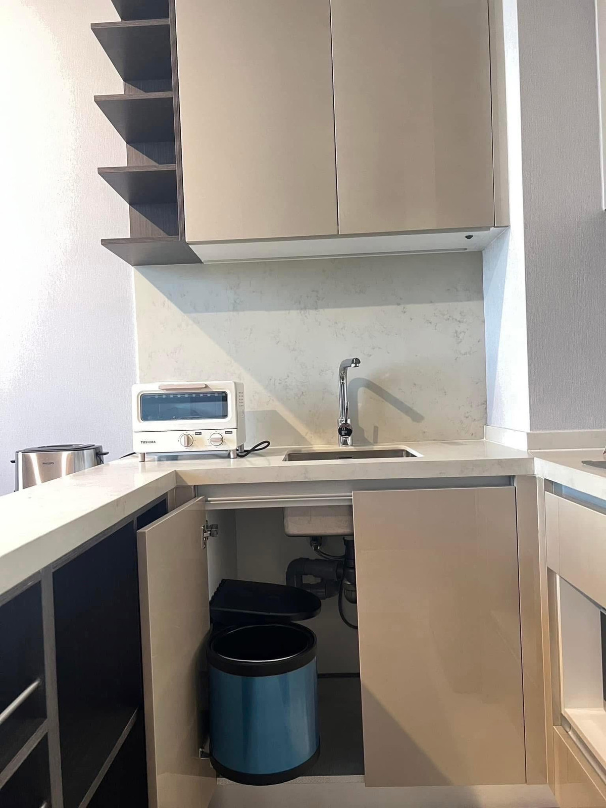 ให้เช่าคอนโดสุขุมวิท อโศก ทองหล่อ : ปล่อยเช่า คอนโด Luxury ใกล้ BTSทองหล่อ | Laviq Sukhumvit 57 | 1 ห้องนอนชั้นสูง ใกล้ Market Place ทองหล่อ มีรถรับ-ส่งBTS