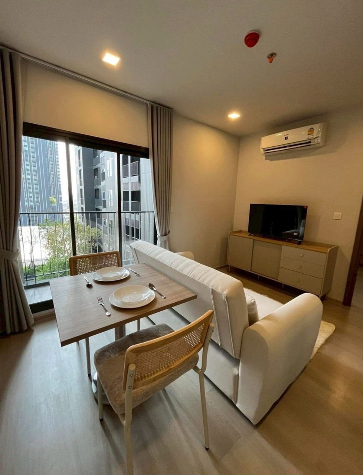 ให้เช่าคอนโดลาดพร้าว เซ็นทรัลลาดพร้าว : ให้เช่า คอนโด LIFE พหลโยธิน-ลาดพร้าว 
ตรงข้ามห้าง เซ็นทรัลลาดพร้าว 
