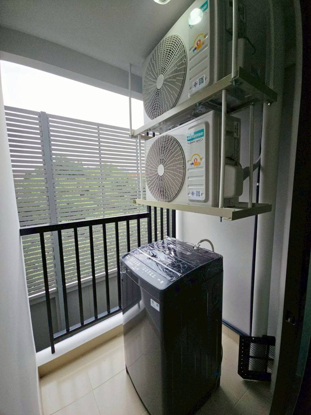 For RentCondoKasetsart, Ratchayothin : For rent ⭐️ 𝗛𝗶 𝗥𝗮𝘁𝗰𝗵𝗮𝘆𝗼𝘁𝗵𝗶𝗻 𝗖𝗼𝗻𝗱𝗼 🚈 ℬ𝓉𝓈. Ratchayothin has a free shuttle. !!! 𝟭𝟬𝟬𝟬𝟬 baht/month 💸