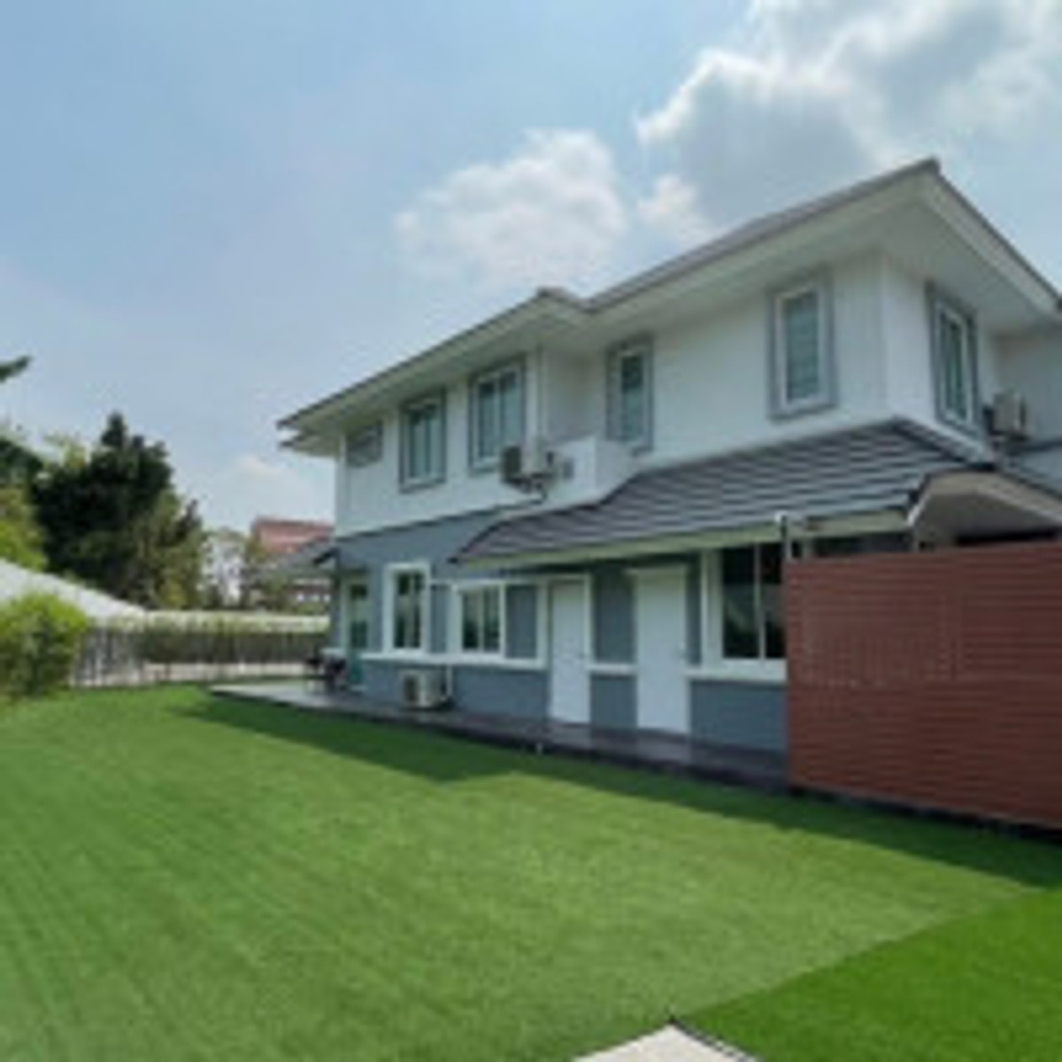 HouseNawamin, Ramindra : Sell/rent luxury mansion Baan Suan Neramit Or Ngoen-Ramintra, full area of ​​1 rai! 5 bedrooms, 5 bathrooms, has a private swimming pool + guest house, 45 million (rent 2 hundred thousand), fully furnished, ready to move in.