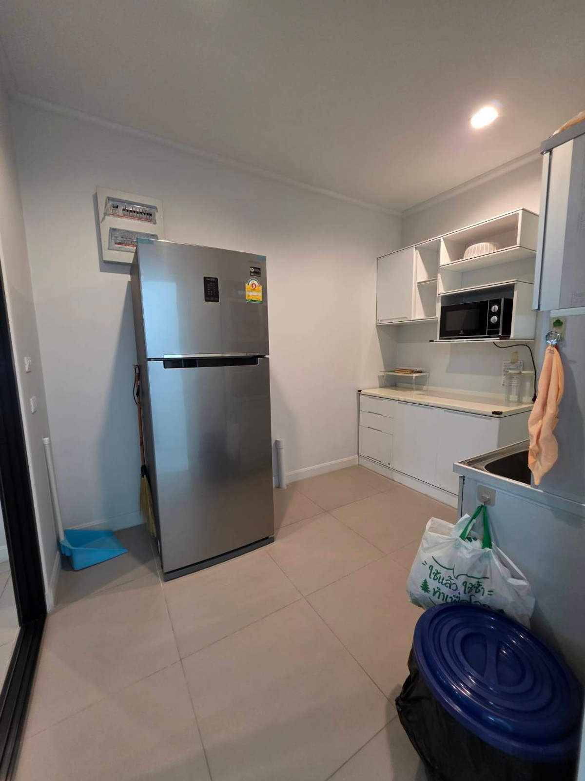 ขายบ้านลาดกระบัง สุวรรณภูมิ : ขายบ้านแฝด 3ชั้น สภาพบ้านใหม่มากๆ เจ้าของตกแต่งเสร็จแทบจะไม่ได้ใช้เลย 