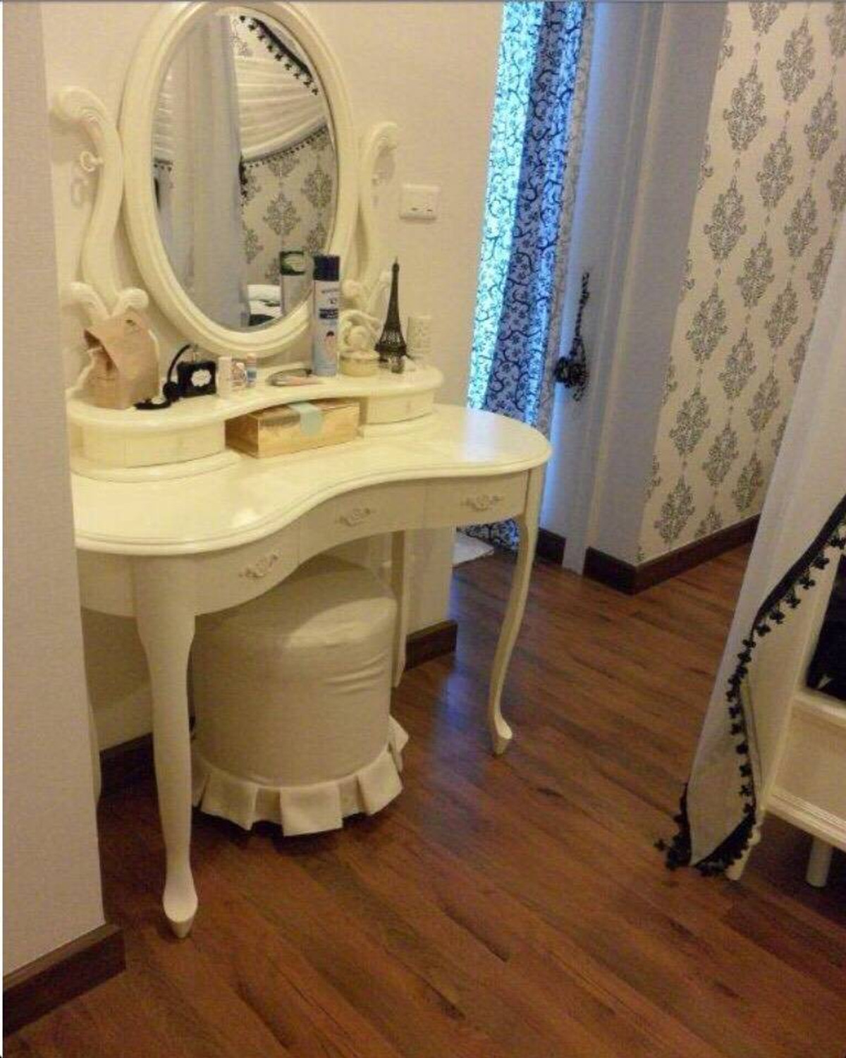 ให้เช่าคอนโดวงเวียนใหญ่ เจริญนคร : OMG559  [ คิวเฮ้าส์ คอนโด สาทร ]  BTS กรุงธนบุรี / 2 ห้องนอนใหญ่  เช่าถูก  6 เมษา 69