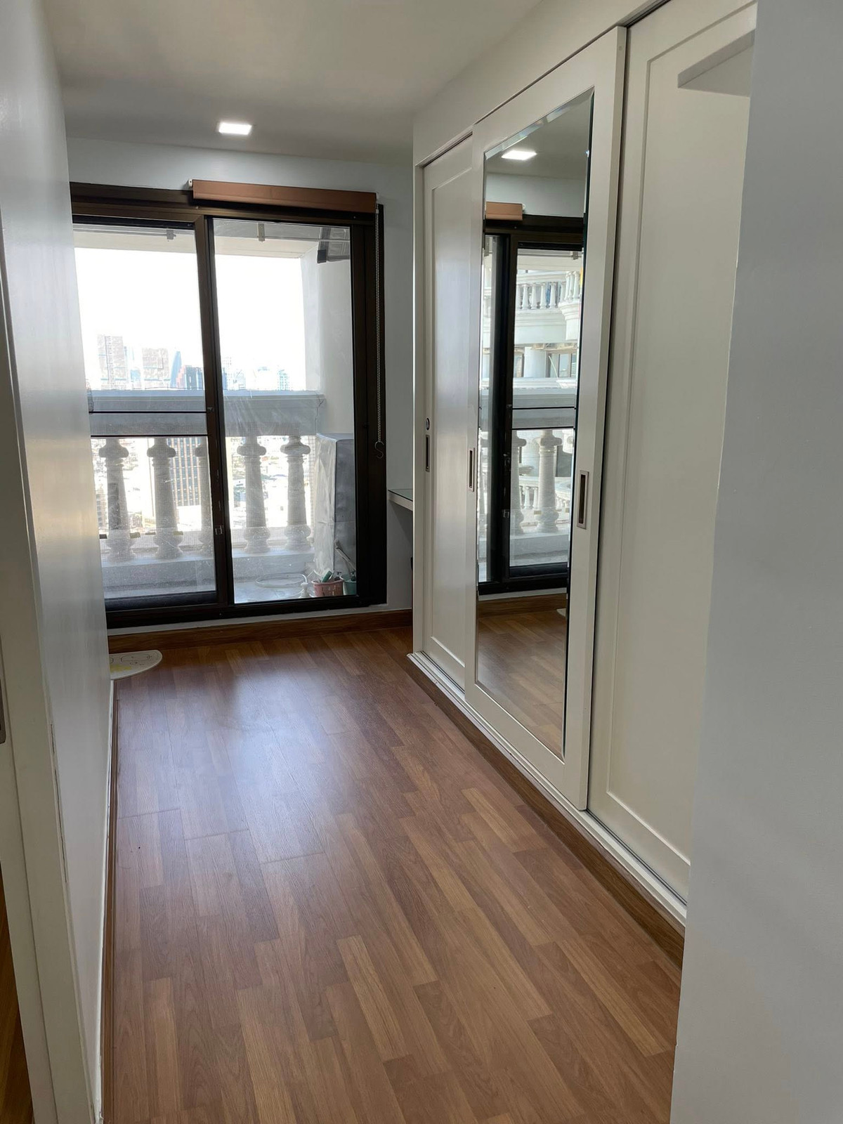 For RentCondoSilom, Saladaeng, Bangrak : 🏙️ State Tower for rent | BTS Saphan Taksin✨ Newly renovated room, fully decorated, ready to move in.