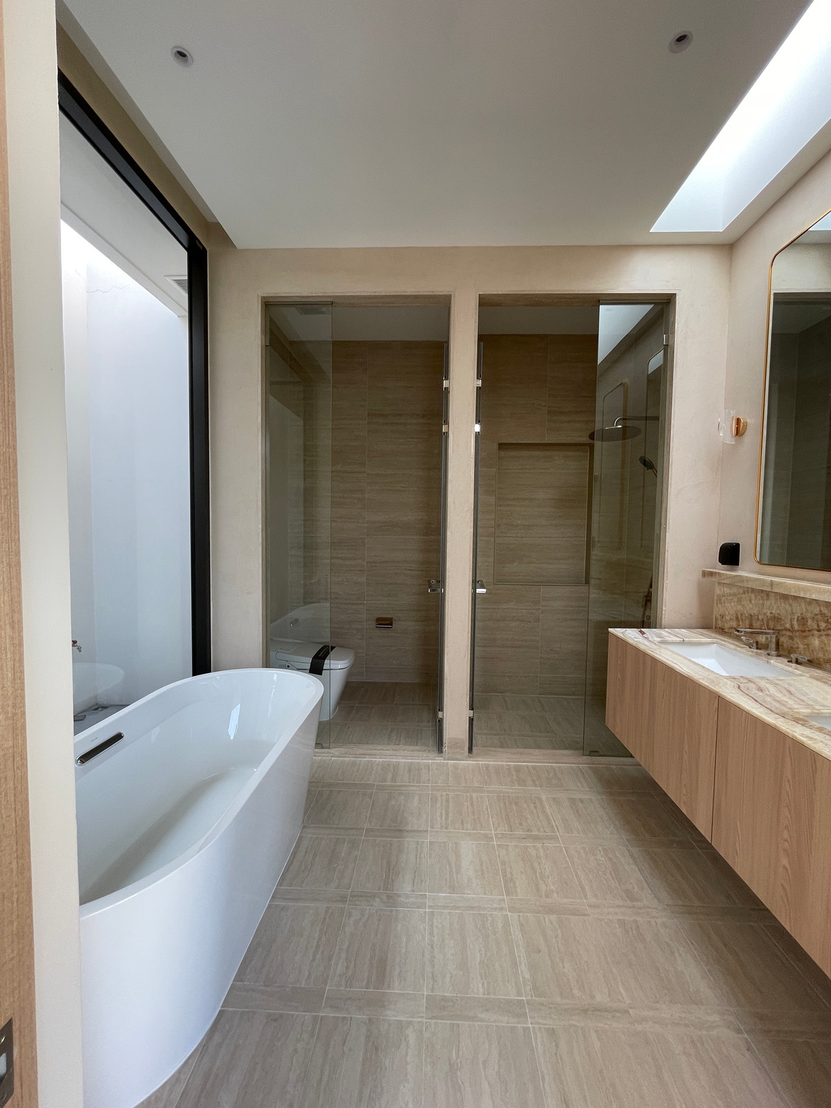 ขายบ้านเลียบทางด่วนรามอินทรา : 🔥 EXCLUSIVE PROMOTION 🔥โอกาสสุดท้ายในการครอบครองในราคาพิเศษที่สุด [ขาย] 💎 Ultra Luxury Show Unit | ELIVA Ekkamai - Eastville 💎 บ้านเดี่ยวหรู 3 ชั้น ดีไซน์ Mid-Century Modern — ความเป็นส่วนตัวสูงสุดเพียง 4 ยูนิตในโครงการ!