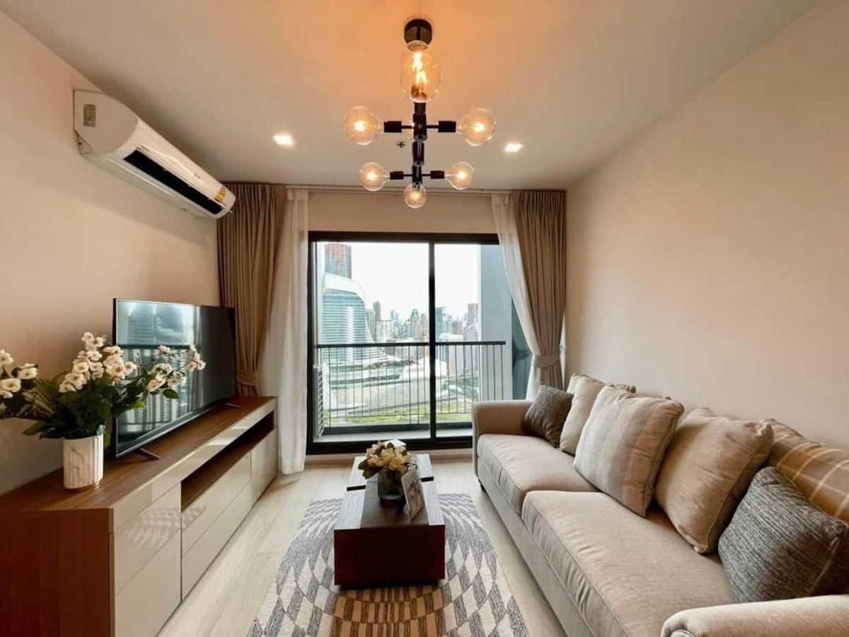 For RentCondoWitthayu, Chidlom, Langsuan, Ploenchit : ⭐️ Life One Wireless ⭐️ 2 Bed 2 Bath, luxury room, fully decorated. There is complete furniture ready to move in.