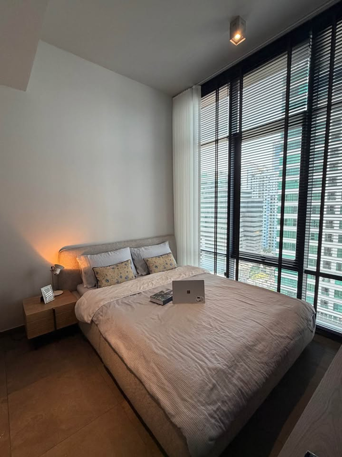 ให้เช่าคอนโดสุขุมวิท อโศก ทองหล่อ : ให้เช่า The Lofts Asoke ห้องใหม่แกะกล่อง! แต่งครบไม่เคยปล่อยเช่า ใกล้ MRT/ARL