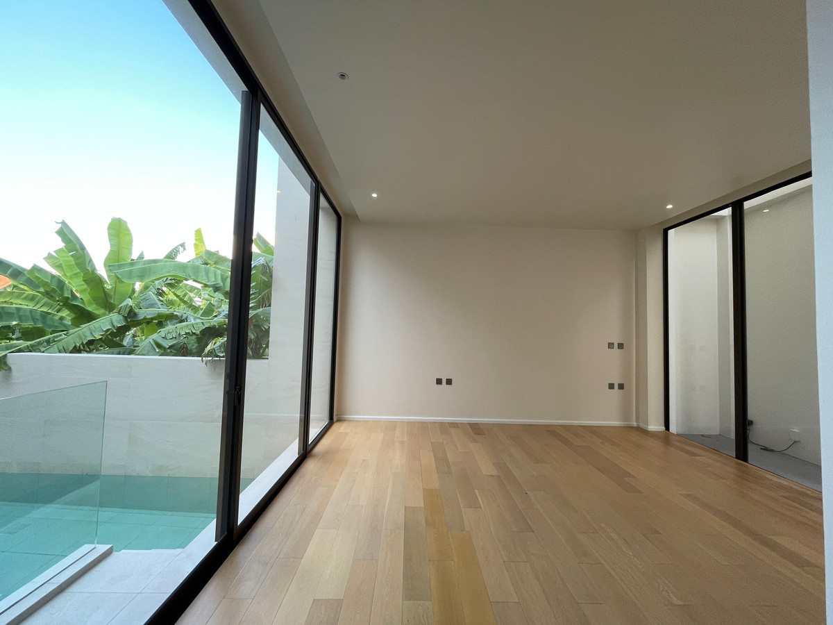 ขายบ้านเลียบทางด่วนรามอินทรา : 🔥 EXCLUSIVE PROMOTION 🔥โอกาสสุดท้ายในการครอบครองในราคาพิเศษที่สุด [ขาย] 💎 Ultra Luxury Show Unit | ELIVA Ekkamai - Eastville 💎 บ้านเดี่ยวหรู 3 ชั้น ดีไซน์ Mid-Century Modern — ความเป็นส่วนตัวสูงสุดเพียง 4 ยูนิตในโครงการ!