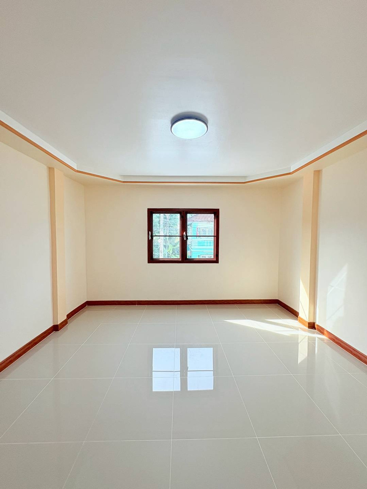 ขายทาวน์โฮมนนทบุรี บางใหญ่ บางบัวทอง : ขายทาวน์เฮาส์พร้อมจิตร บางใหญ่ 17 ตร.ว. ถนนเมน หลังบ้านติดทุ่งนา ฟรีเฟอร์ฯ ฟรีโอน