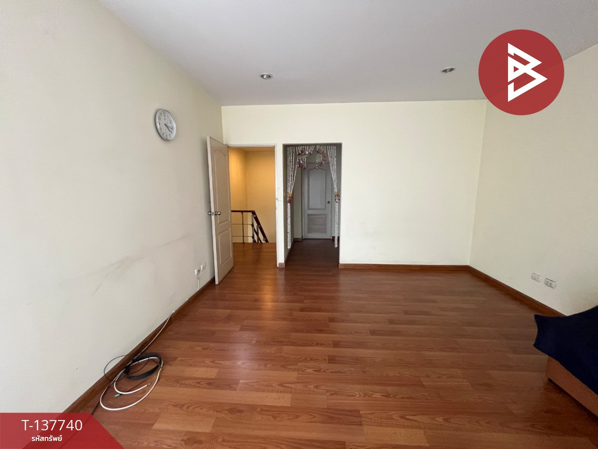 For SaleTownhomeSamut Prakan,Samrong : Townhouse for sale, 3 floors, area 32 sq m, Theparak, Samut Prakan.