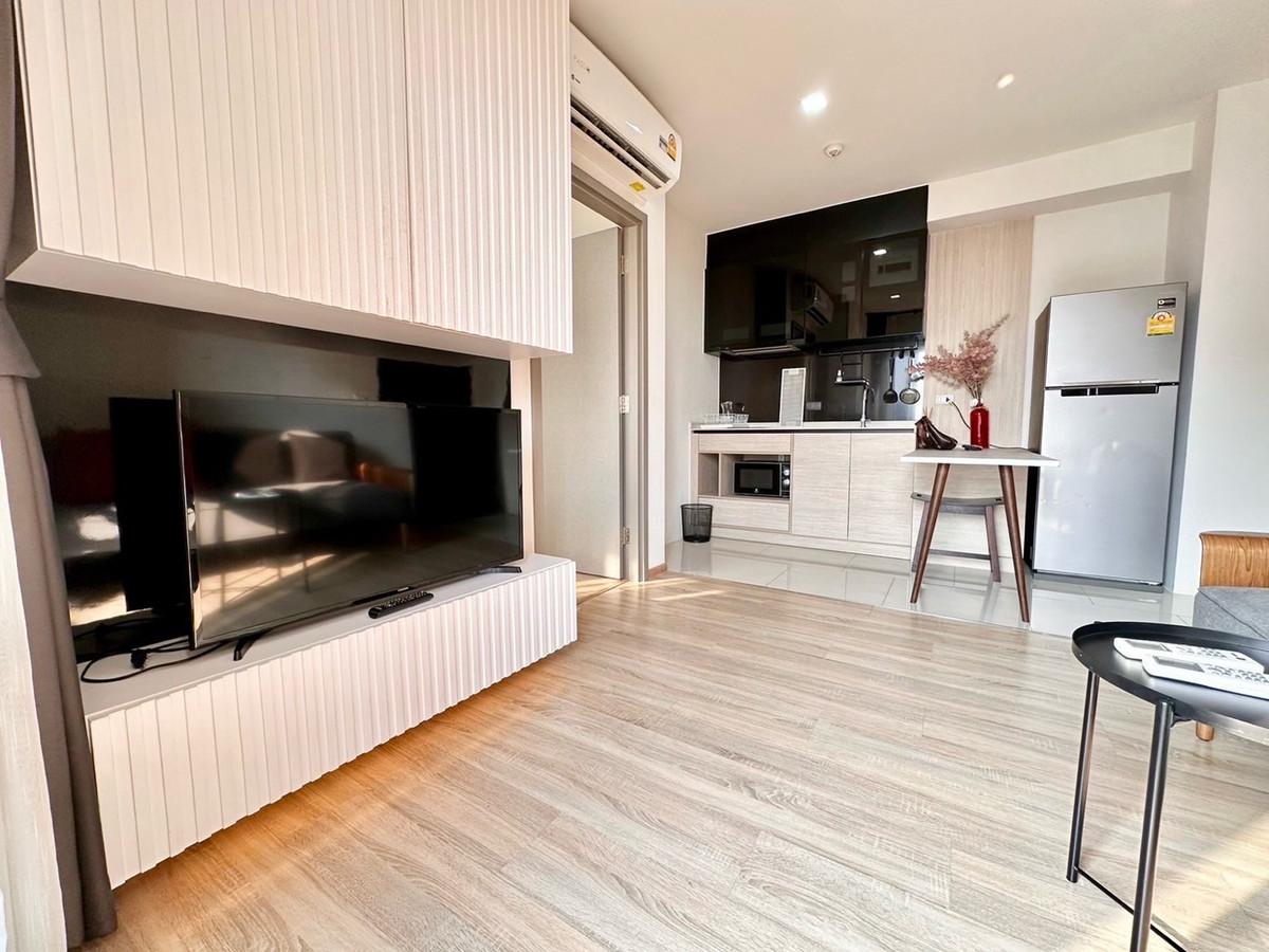 For RentCondoRama9, Petchburi, RCA : For rent: The Base Garden Rama9, corner room.