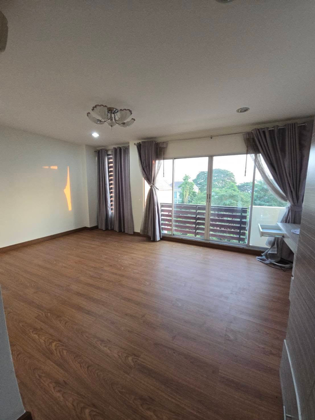 ขายทาวน์โฮมโชคชัย4 ลาดพร้าว71 : หลังมุม 26.7ตรว 6นอน5น้ำ2จอด ทาวน์โฮม 4 ชั้น บ้านกลางเมือง เออร์บาเนี่ยน ลาดพร้าว 71 