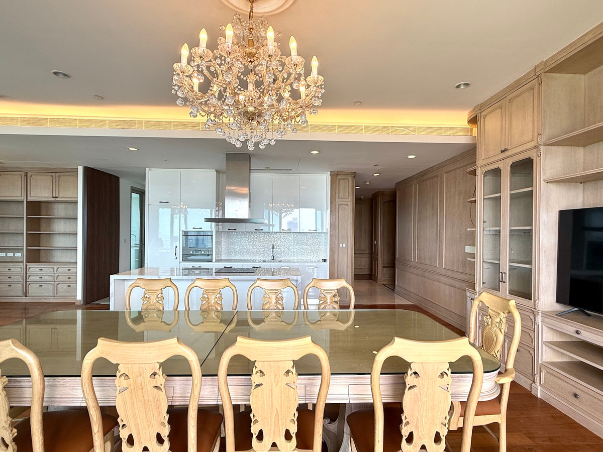 ให้เช่าคอนโดวิทยุ ชิดลม หลังสวน : คอนโด 4 ห้องนอน พื้นที่กว้างขวาง อยู่ใกล้สยามสแคว